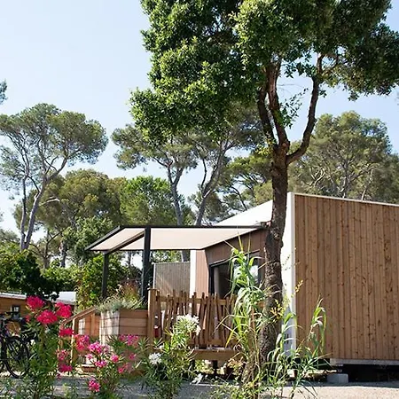 Le Camp Du Domaine Campsite *
